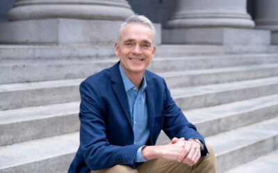 What to Wear for Professional Headshots (Updated 2023)