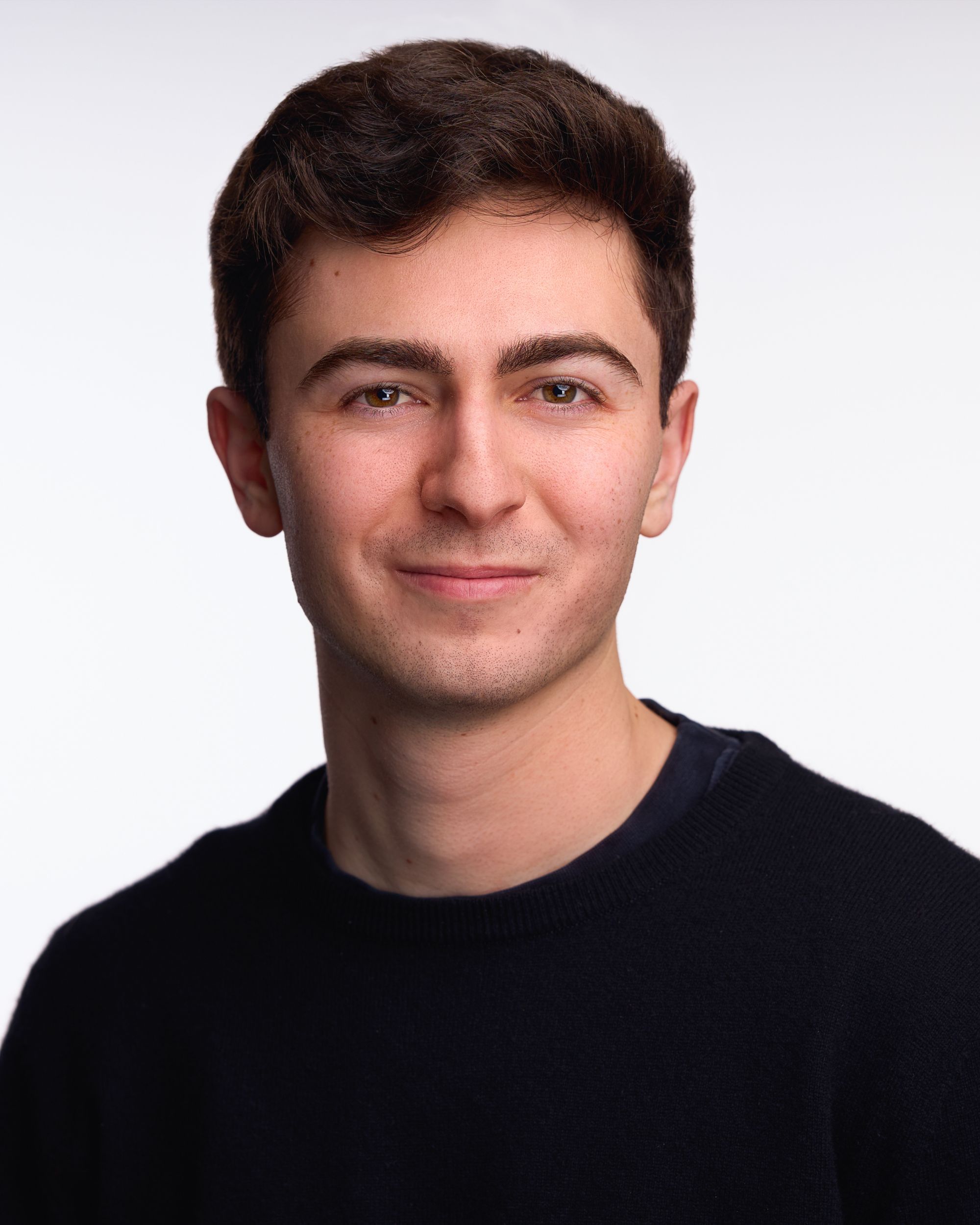 Casual Business Headshot photography example (3) casual business headshot in a studio