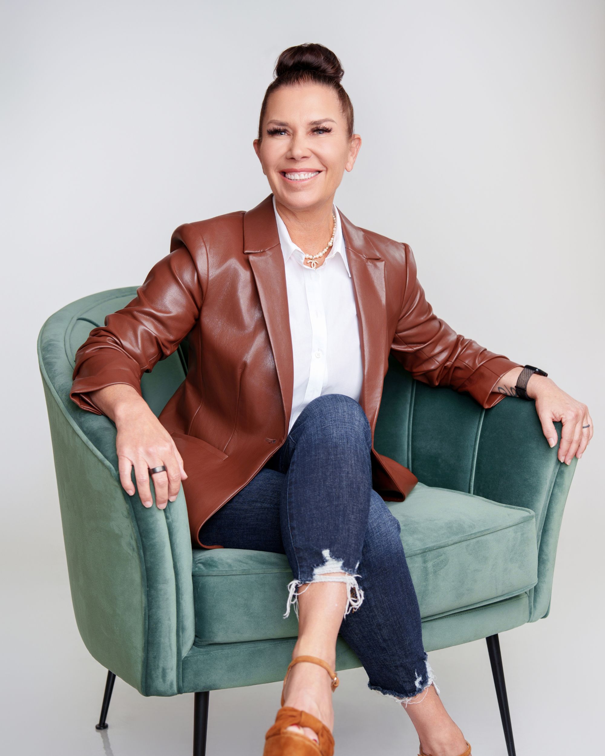Casual Business Headshot photography example (8) casual dressy female headshot of executive